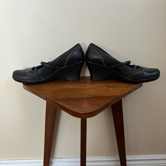 Clark’s wedge heeled leather shoes - Picture 6 of 8